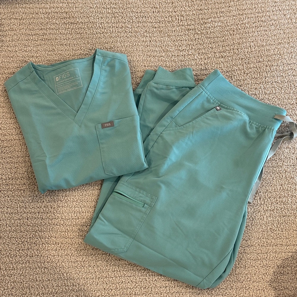 Women’s Figs Scrub Set Small One Pocket Top Large High Waisted Cargo Joggers